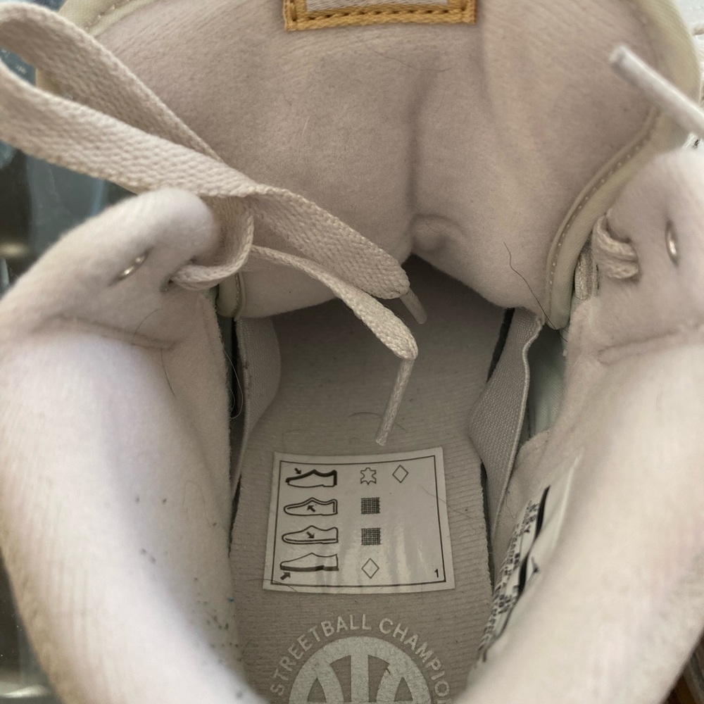 Retro Jordan 2 - Picture 5 of 6